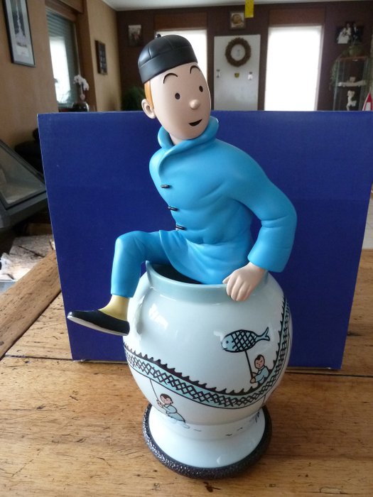 Tintin 0017. - Statuette Moulinsart 46960 - Tintin sortant de la potiche - Le Lotus Bleu - Prima edizione - (2006)