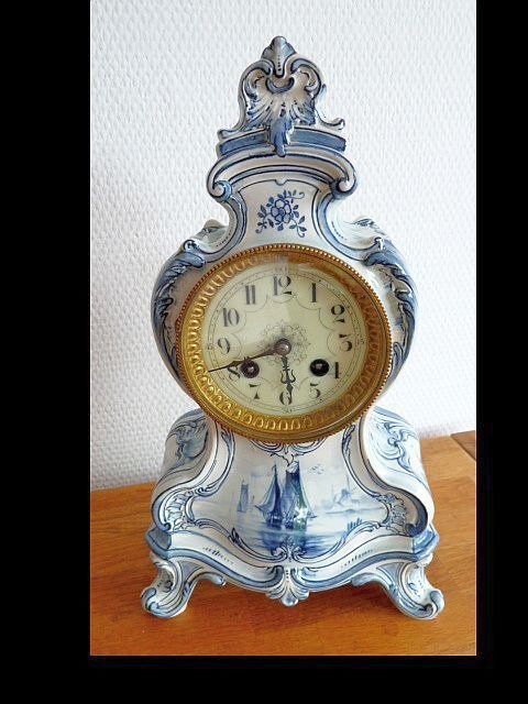 Mantel ρολόι - Delft μπλε! Κεραμική και κίνηση του Japy Freres - ζωγραφισμένα με το χέρι - Κεραμικό, Πορσελάνη - 2ο μισό του 19ου αιώνα
