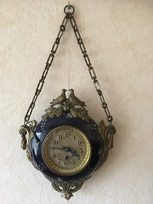 horloge pendule murale (dite boulangère ) - Porcelaine - Fin du XIXe siècle