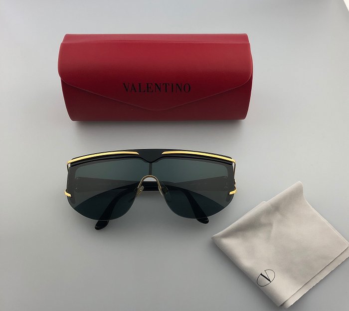 Valentino - V568 Sunglasses - Catawiki