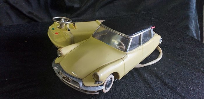 GEGE - Citroen DS 19 wire-guided - 1960-1969 - France