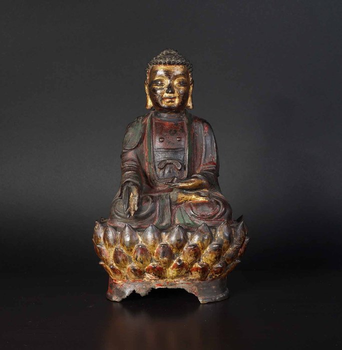 Bronze Ming period Buddha statue on lotus (1) - Bronze - China - Ming Dynasty (1368-1644)