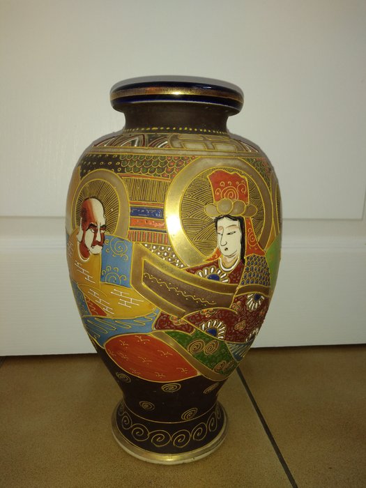 Vase - Satsuma - Porcelain - Marked 'Kinkozan zo' 錦光山造 and MADE IN JAPAN - Japan - it. 1930s (Early Showa)
