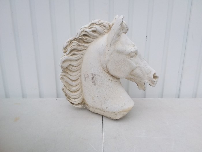 Concrete horse head. - concrete
