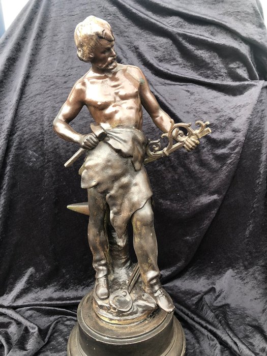 Auguste Moreau (1834-1917) - 雕塑, 工匠 (1) - 粗锌, 锌合金 - 大约1900年