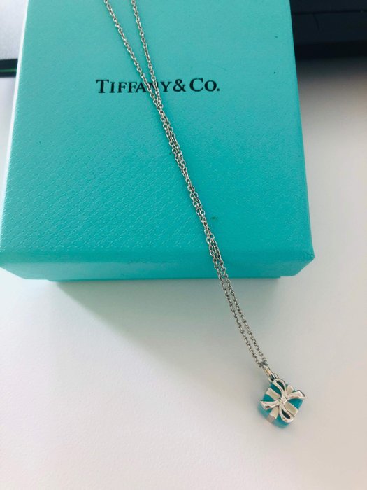 tiffany blue box necklace
