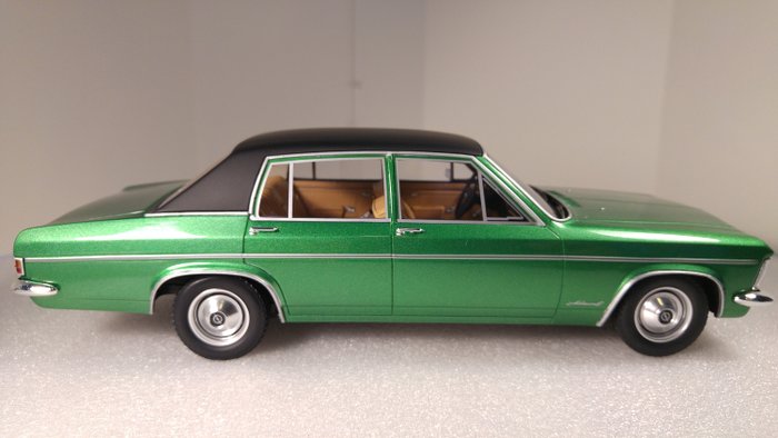 BoS-Models - 1:18 - Opel Admiral B 1971  - Verde con tetto in vinile nero