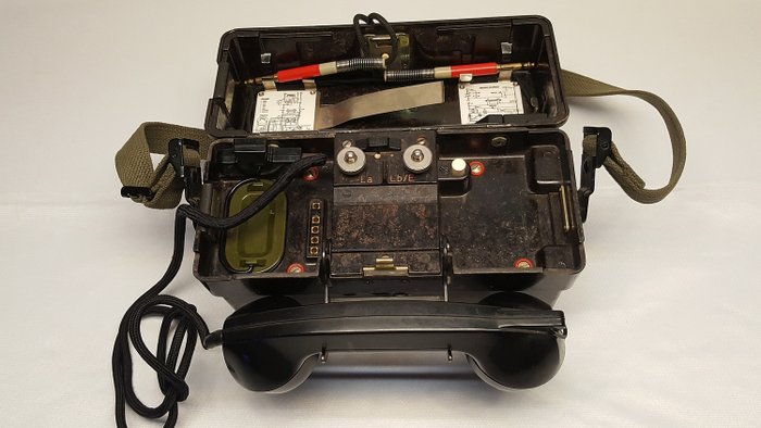 Standard Elektrik Lorenz - Német katonai terepi telefon, 1960-as évek - Bakelit és acél - kiváló állapotban.