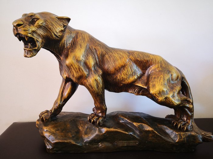 Thomas François Cartier (1879-1943) - 雕塑, 母狮在听 (1) - 红陶 - 20世纪上半叶