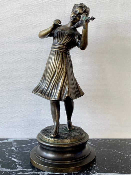 Unknown - Skulptur, Jente som spiller fiolin - Fonderia Lancini - Bronse