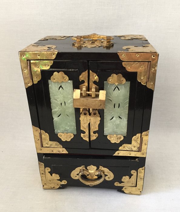 Antique Chinese jewellery casket made of wood / copper / silk /jade (1) - wood, silk, copper, jade