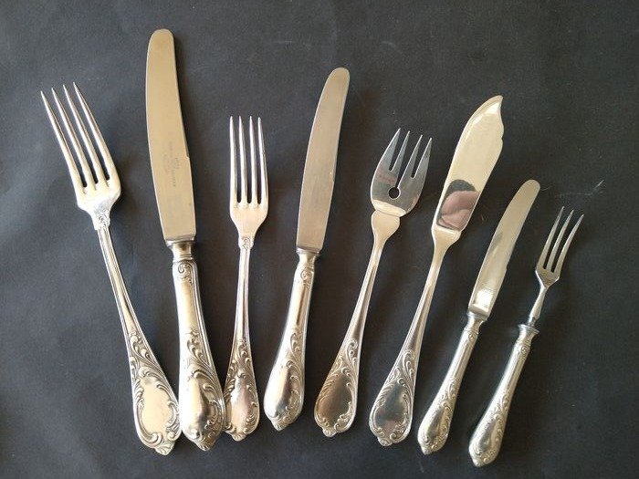 Fr. Burberg und Co.  - wonderful 105 - piece antique, silver plated (90/100) cutlery - Rococo Style - silvered (90/100)
