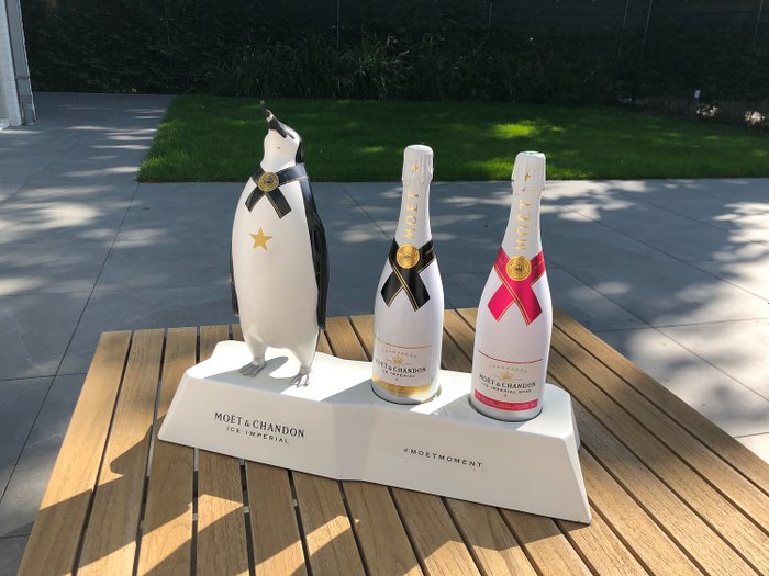Moët & Chandon Ice penguin display & Moet Ice Brut x 1 & Rose x 1 - Champagne - 2 Normalflasche (0,75 Liter)