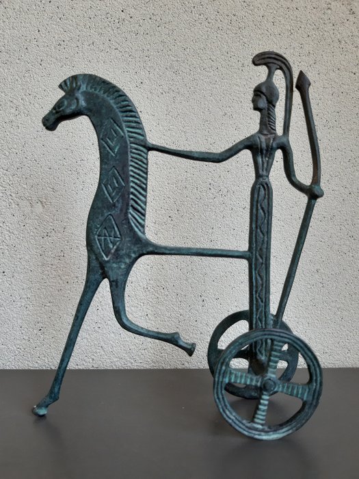 Patinated bronze Greek chariot with warrior and horse - Bronze