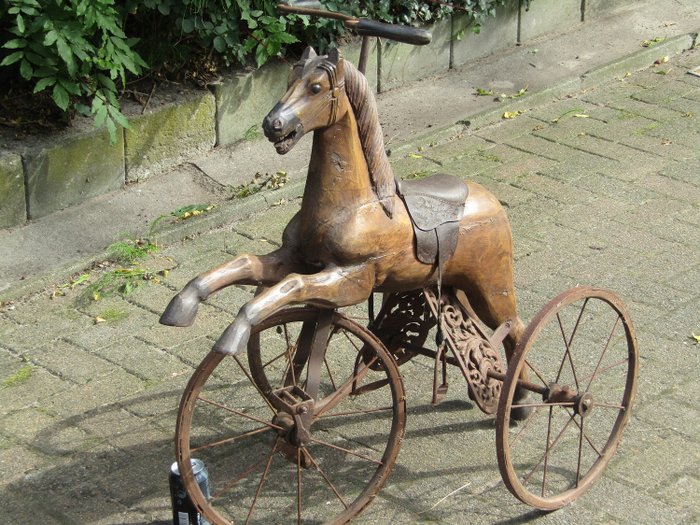 Antique look tricycle horse - Hout, gietijzer, leer