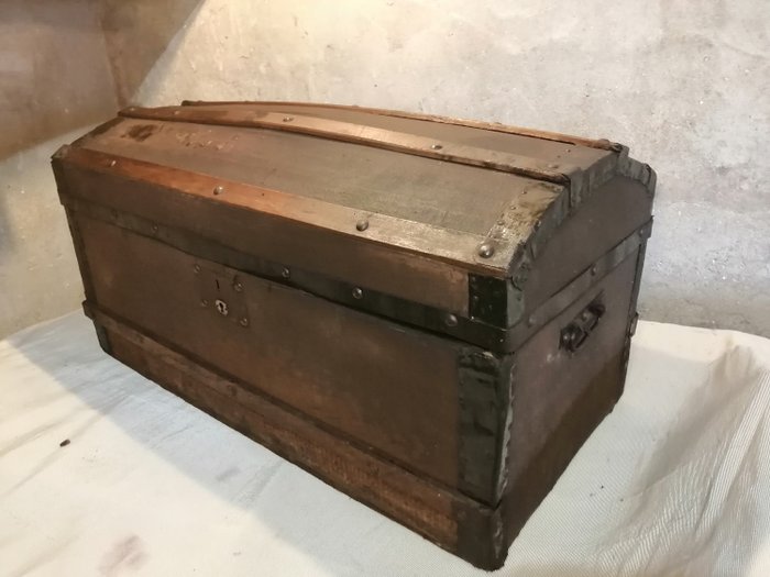 Antieke reiskoffer uit de 19e eeuw - Hout