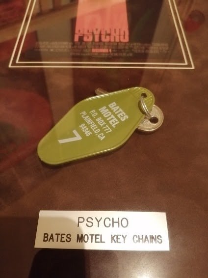 Psycho (1998)  - Vince Vaughn - Screen used "Bates Motel Key Chains" - In frame - with Coa Premiere Props 