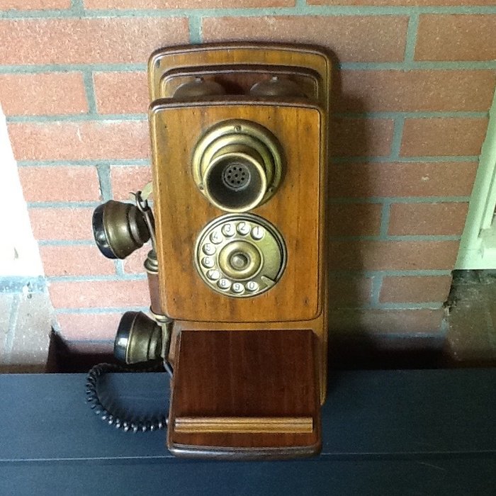 SITEL - Italy - A retro telephone - Wood