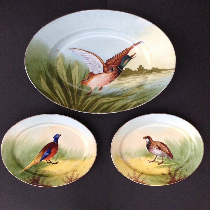 Limoges - Set of 3 plates - Hunting theme - Porcelain