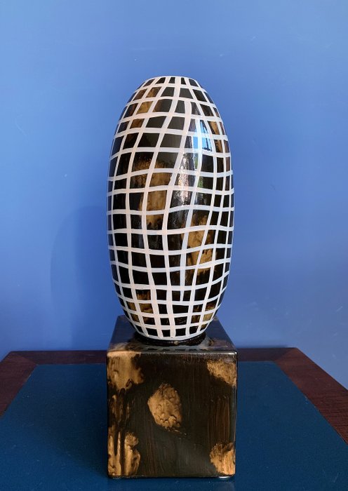 Peter A.C. Bruers - Egg vase on stand - pottery