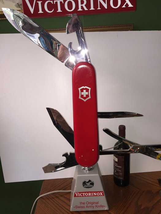 victorinox Swiss Army Knife - Olbrzymi automatyczny wyświetlacz XXL (1) - Plastik