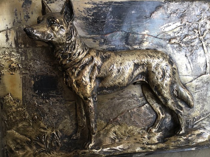 Gesigneerd Georg Bommer - Georg Bommer - placa de relief a unui câine ciobănesc - aliaj metalic - 1890-1910