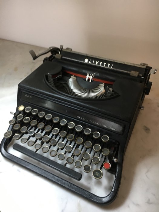 Olivetti studio 42-1935 De eerste typemachine van Olivetti
