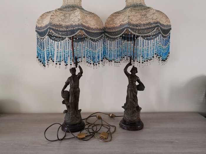 Marceau la cueillette  - 2 lamp mounted statues (2)