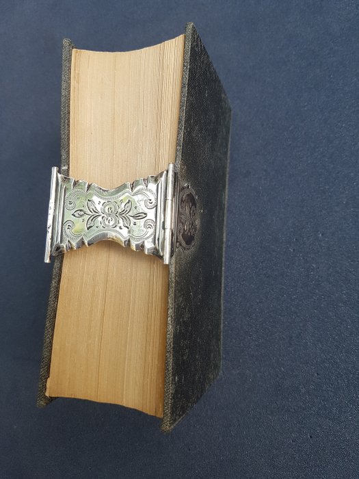 Bijbel met zilveren slot - 1867