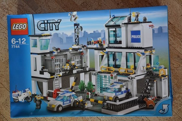 LEGO - City - 7744 - Buildings+Vehicles Police Headquarter - Catawiki