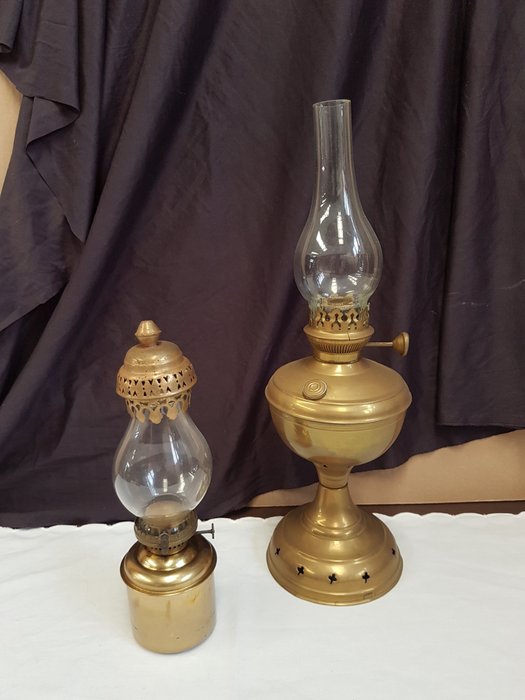 Lampade a petrolio antiche in ottone con vetro spia, funzionanti correttamente - Ottone con stoppino in vetro, inizi del XX secolo