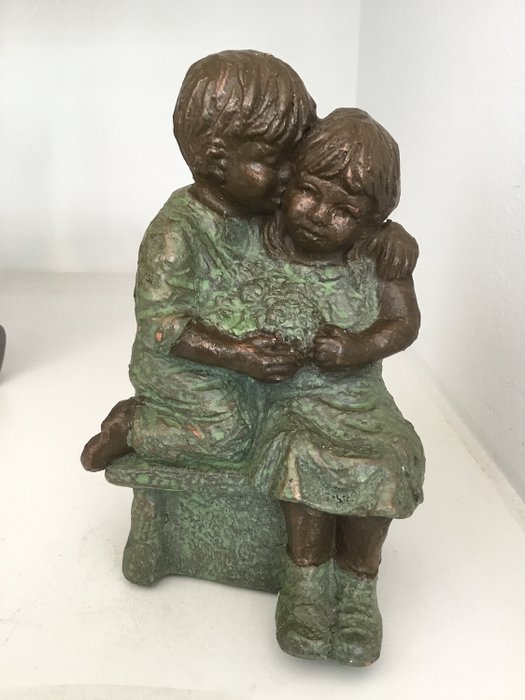 Geert Kunen - X - 雕塑“男孩和女孩一起在長凳上”