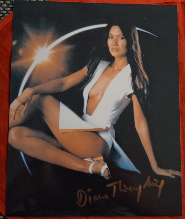 James Bond 007 - Bond Girl -Diane Thierry-Mieg in Moonraker  - signed - hand signed with COA  - Bildeq