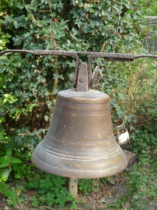 Large antique ship bell - Bronze, Copper, Iron (cast/wrought)