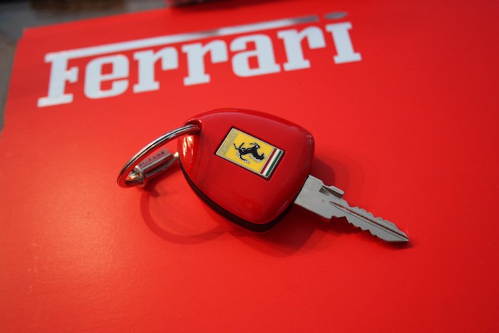 Ferrari Key na caixa - item de colecionadores muito raros - fábrica de OEM - Ferrari - Ferrari Key in box - VERY RARE Collecters item - OEM Factory - 2013-2013