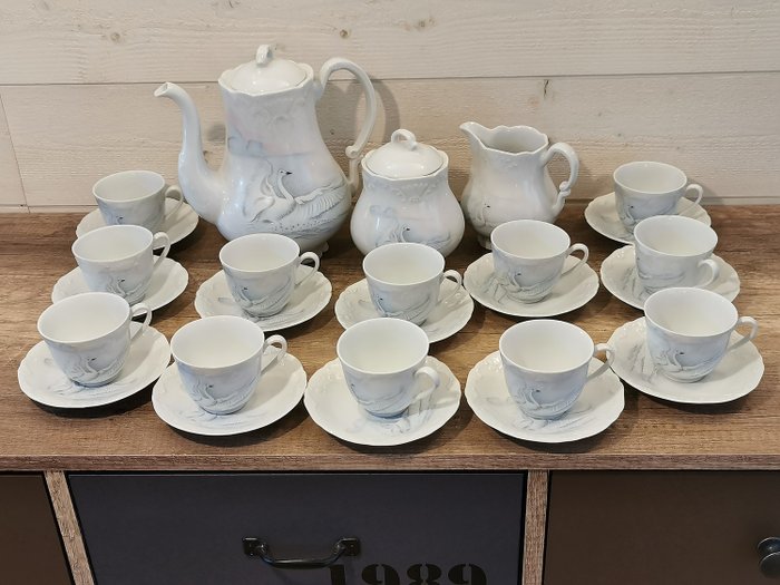 Porcelaine fine de Limoges - modèle pastel au "cygne à l'envol" - Signé Camille THARAUD - Coffee / tea service - 12 pers - porcelain