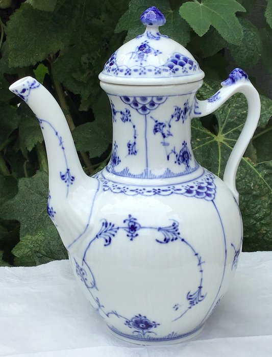 Royal Copenhagen - coffee pot - Porcelain