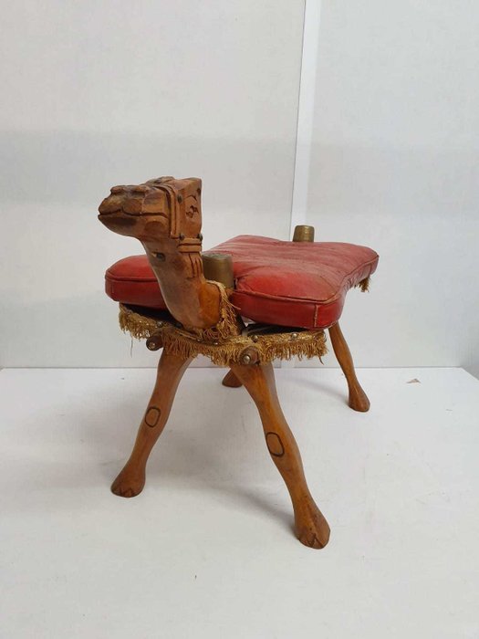 An original old stool called camel stool - Leather, Wood