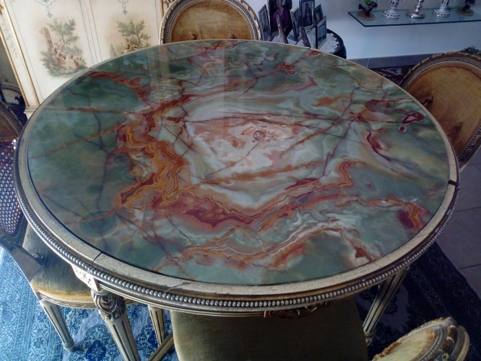 Tisch, Runder Tisch mit grüner Onyxplatte - Louis XVI-Stil