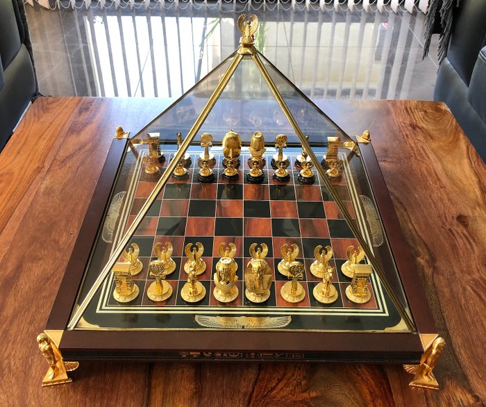 franklin mint-Jeu d'échec égyptien-plaque or lourd 24 carat neuf jamais servis modèle d’exposition  - 西洋棋組 (1) - 木