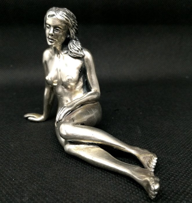 Wunderbare Statue, die nackte Frau darstellt - .800 Silber - Italien - Zweite Hälfte des 20. Jahrhunderts