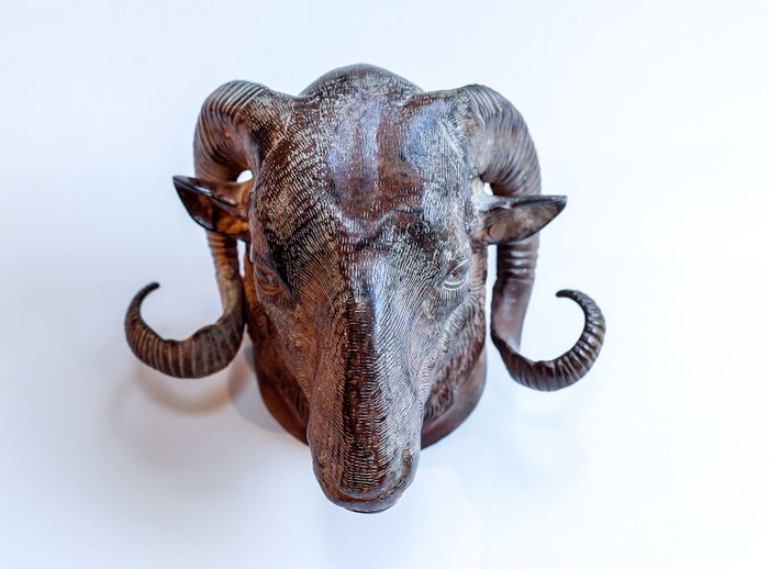 cast-iron ram's head with curled horns (1) - cast iron
