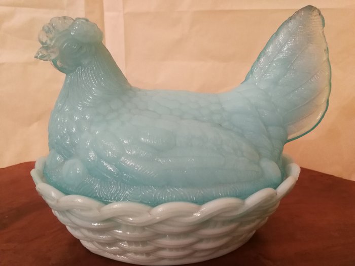Kasse i opalglas i form af en høne (1) - Farvet opalglas