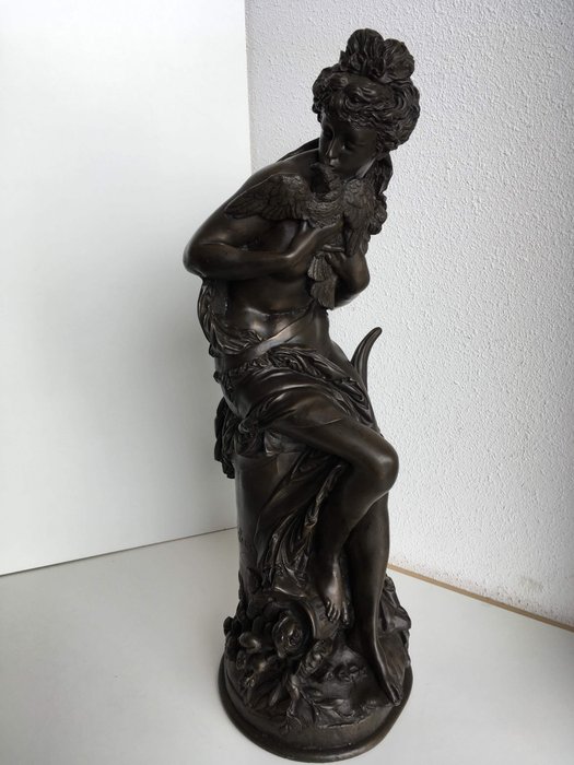 Naar het origineel van Albert Ernest Carrier Belleuse - Sculpture, 'La Paix' (Peace) - lady with doves - Baroque - Galvanoplastiek, verbronsd