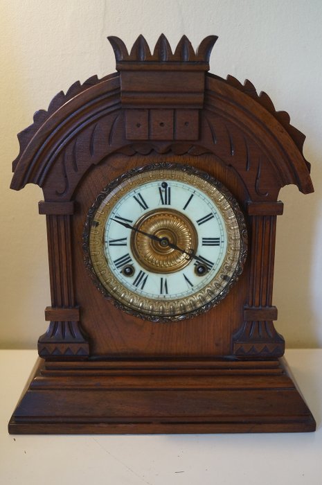 Ansonia纽约地幔钟，1882年获得专利 - 搪瓷, 木材, 橡木, 黄铜 - 1900年