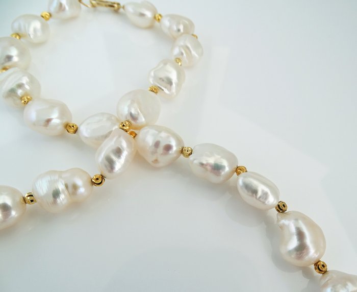 South sea pearls, Baroque 11 mm X 12.8 mm and Gold Beads - Necklace, 18 ...