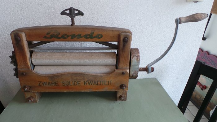 Velo - antique washing machine wringer / mangle - wood and metal