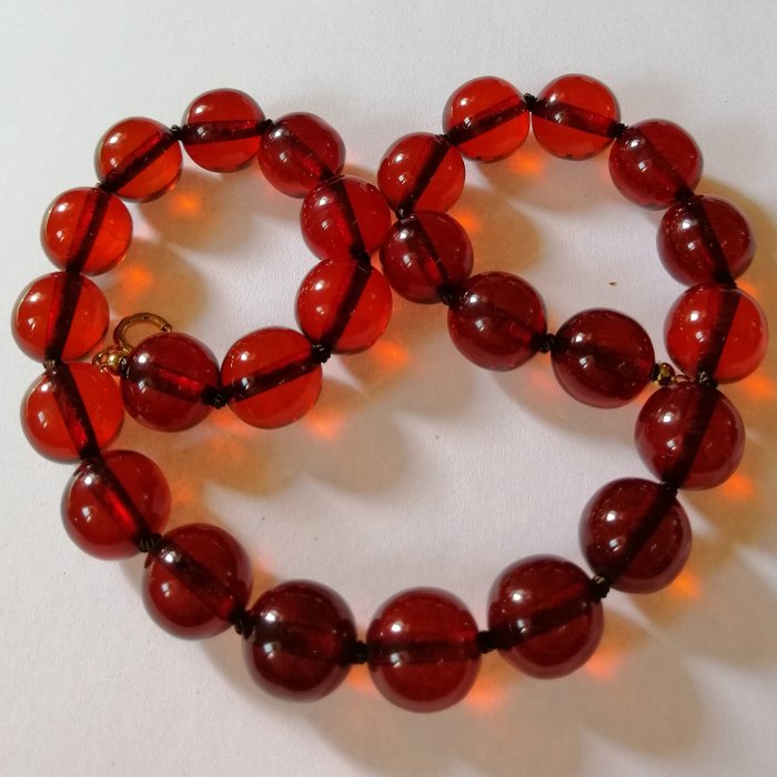 Bakelite Necklace 64 Grams - Cherry Amber Bakelite Bead Necklace - Art Deco 1930s jewel.