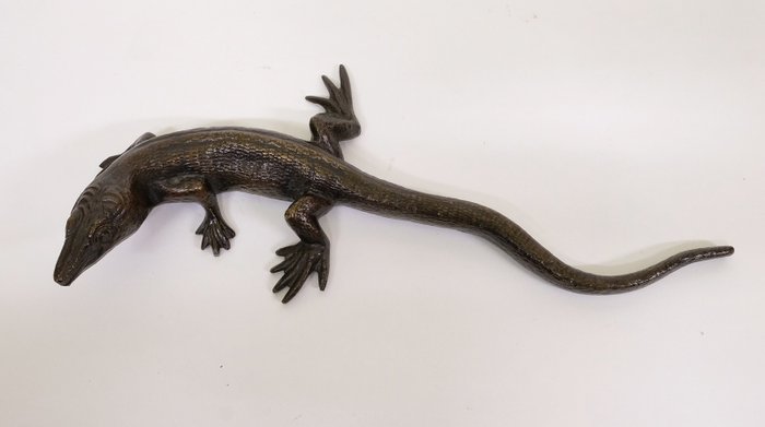 Sculpture, figure of a lizard / salamander - Bronze - First half 20th century