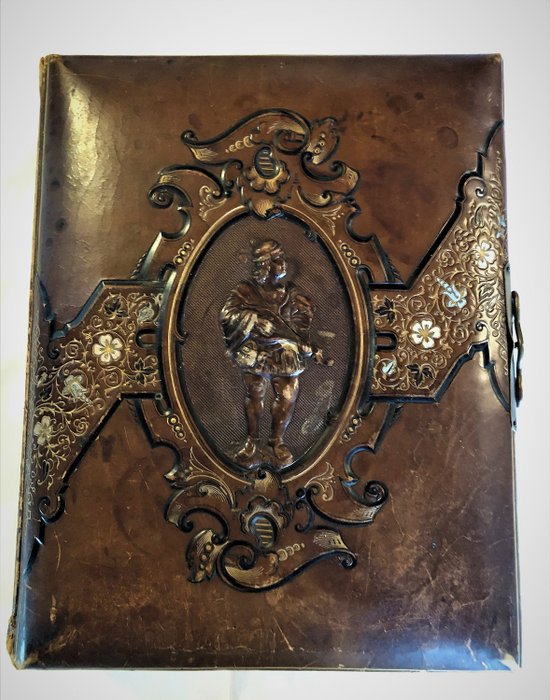 Ancient and splendid photo album from the end of the 19th century, with 43 period photographs - Cardboard, Leather, Paper